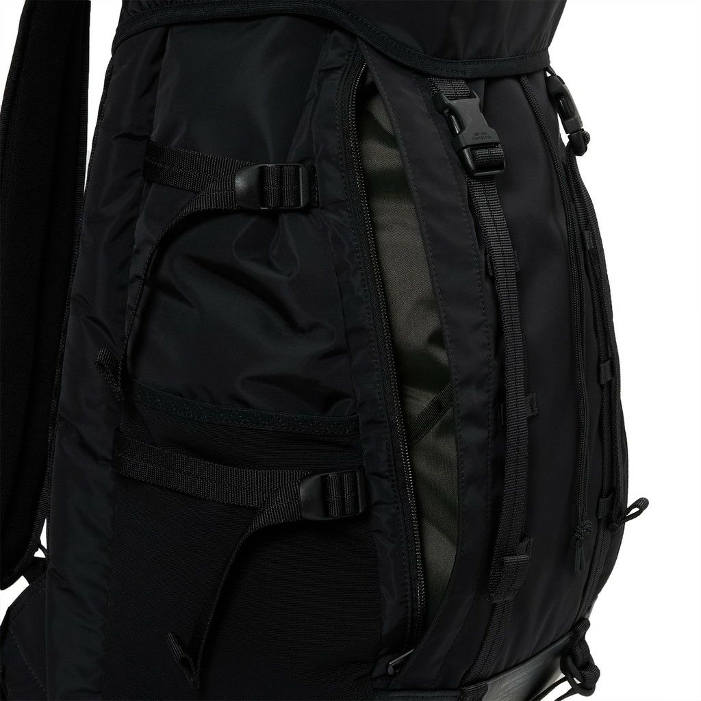 PORTER MONOCHROME